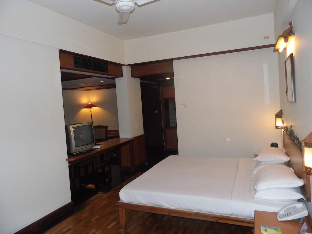 Keys Select By Lemon Tree Hotels, Malabar Gate, Kozhikode Bagian luar foto