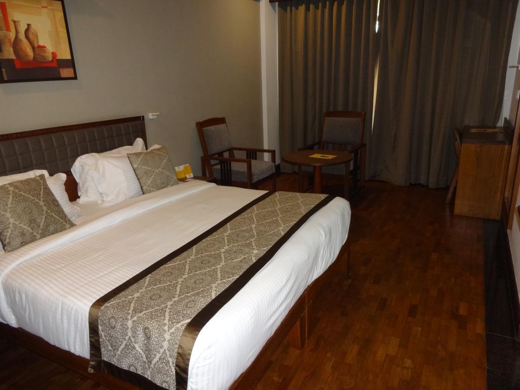 Keys Select By Lemon Tree Hotels, Malabar Gate, Kozhikode Bagian luar foto