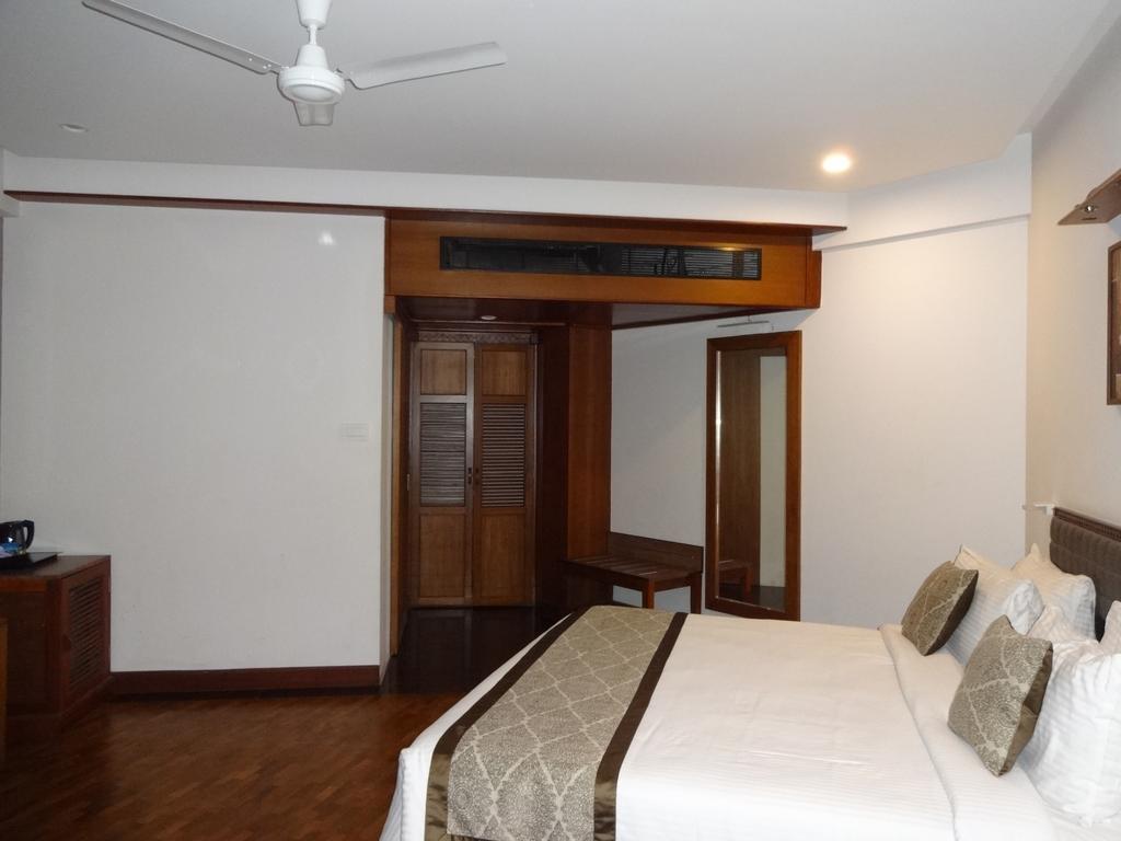 Keys Select By Lemon Tree Hotels, Malabar Gate, Kozhikode Bagian luar foto